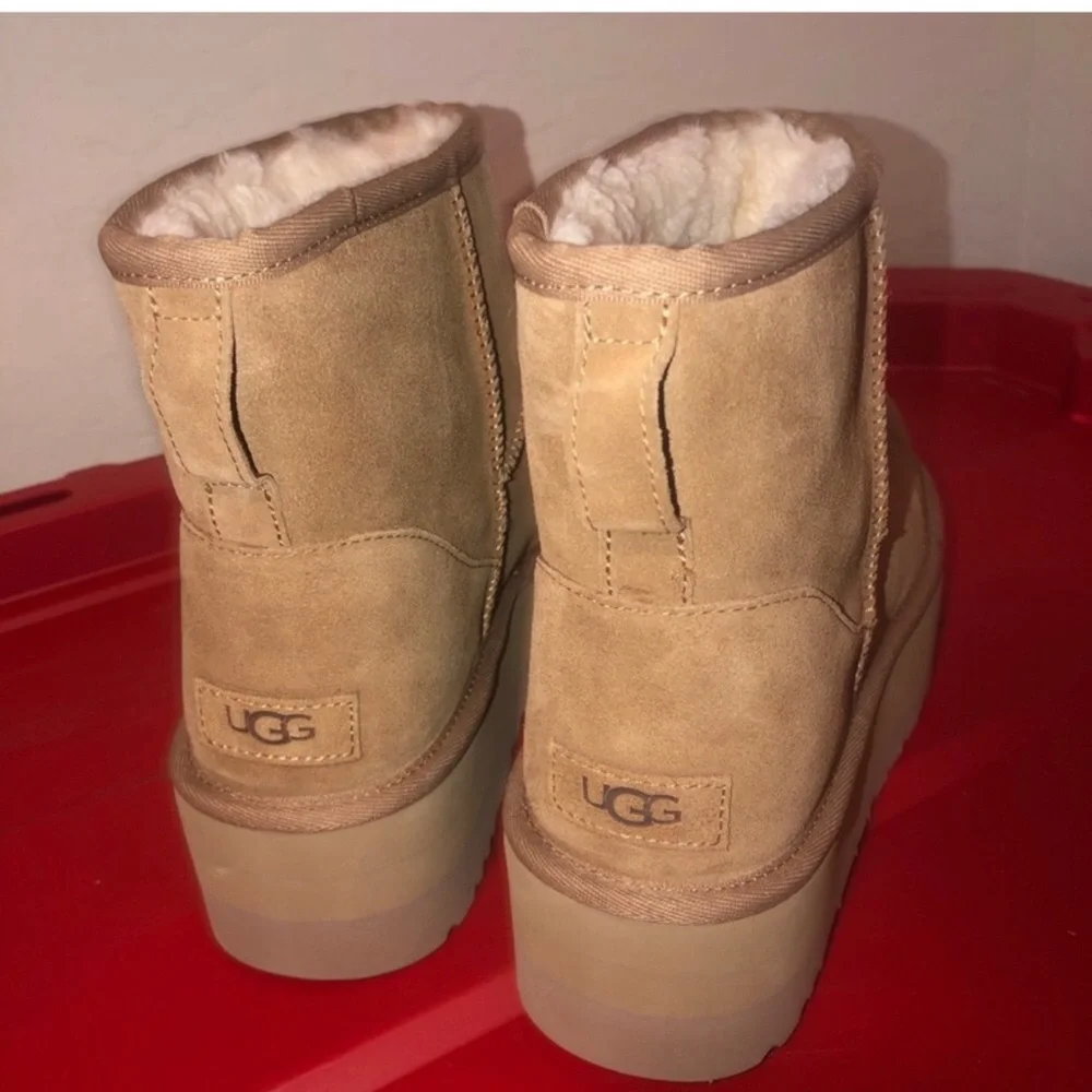 UGG Mini Classic Chestnut Platform Boots 10US